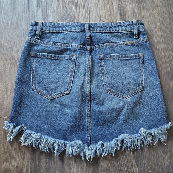 Kan can Distressed Denim Skirt with Frayed Hem Size S Blue Mini - Picture 2 of 6